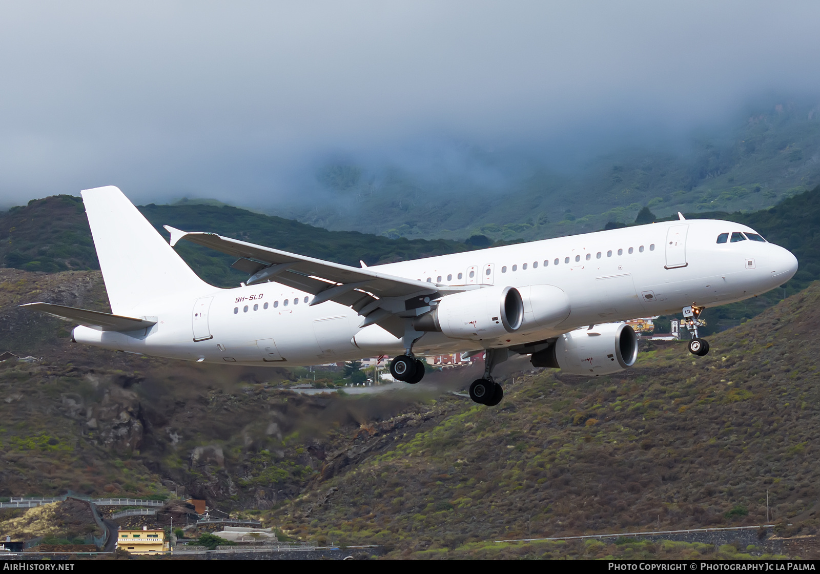 Aircraft Photo of 9H-SLD | Airbus A320-214 | AirHistory.net #474610