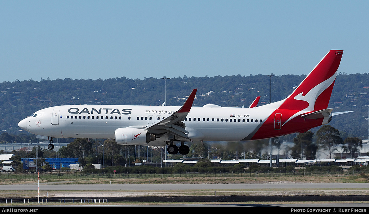 Aircraft Photo of VH-VZE | Boeing 737-838 | Qantas | AirHistory.net #474614