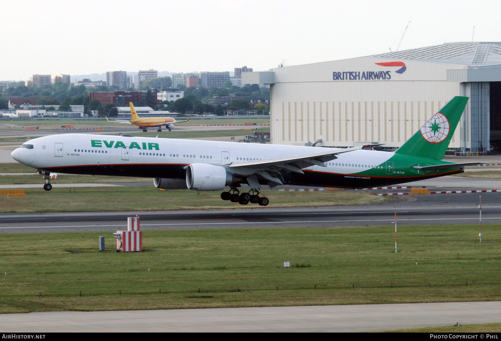 Aircraft Photo of B-16736 | Boeing 777-300/ER | EVA Air | AirHistory.net #474652