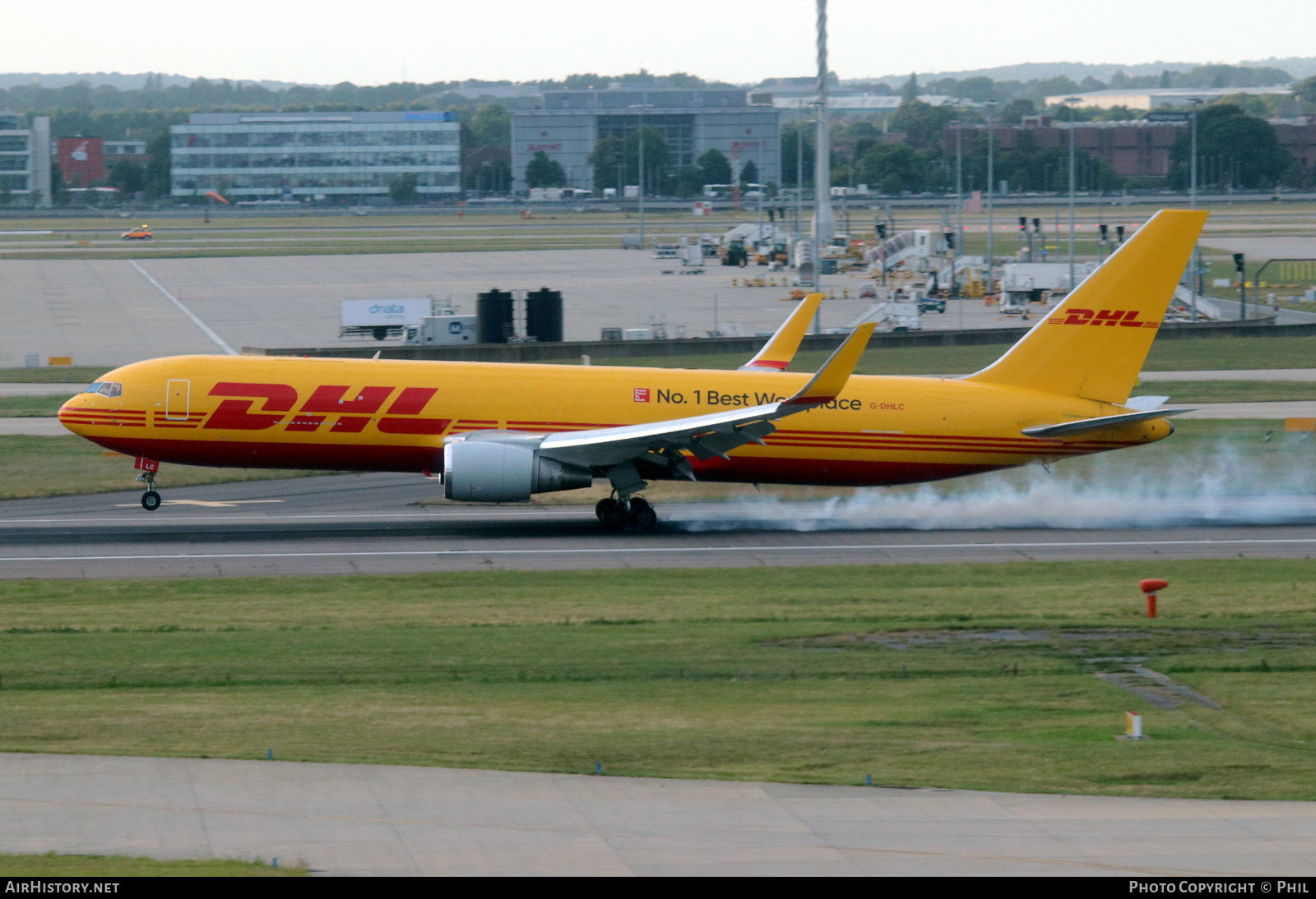 Aircraft Photo of G-DHLC | Boeing 767-323/ER | DHL International | AirHistory.net #474683