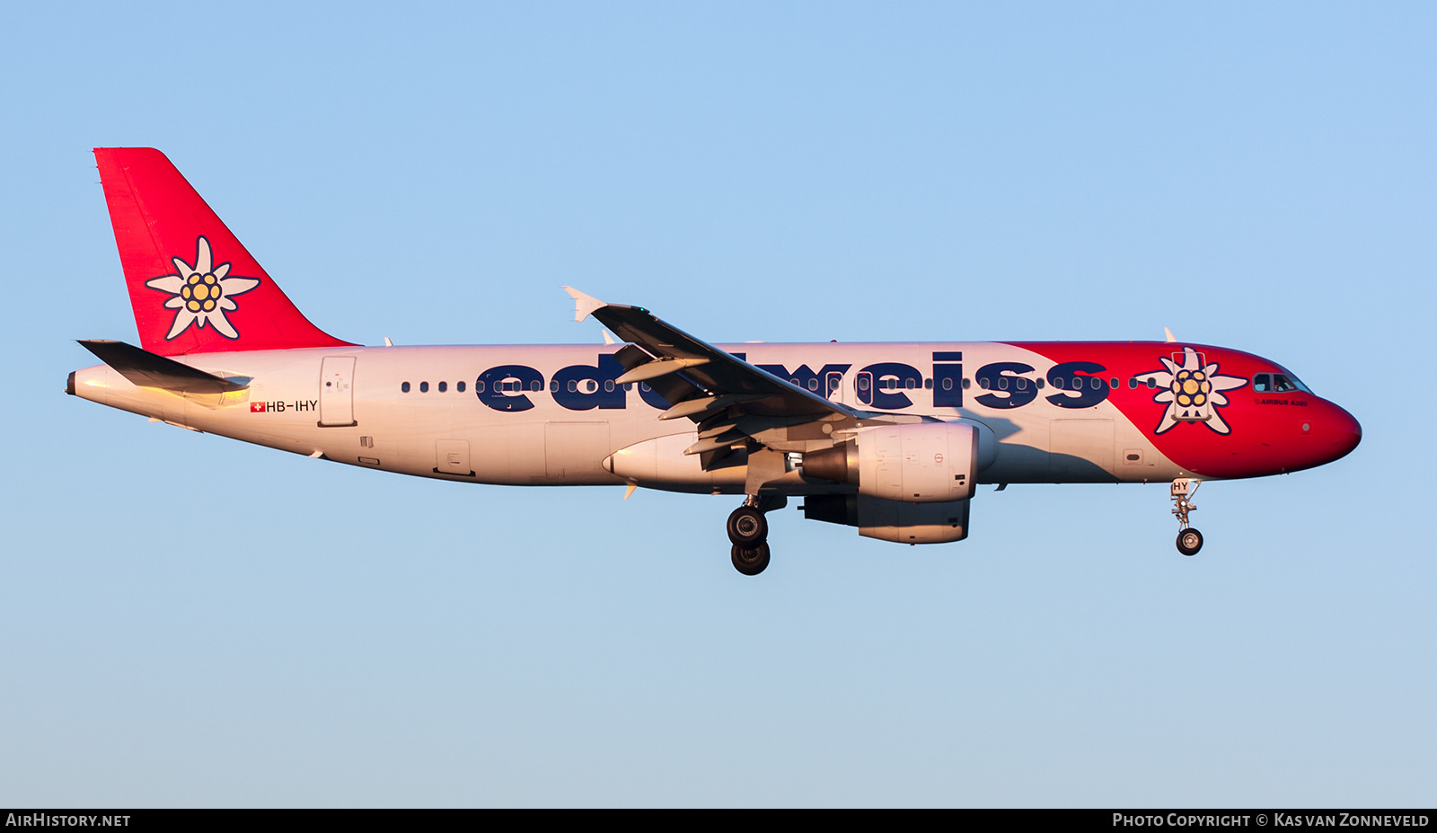 Aircraft Photo of HB-IHY | Airbus A320-214 | Edelweiss Air | AirHistory.net #474738