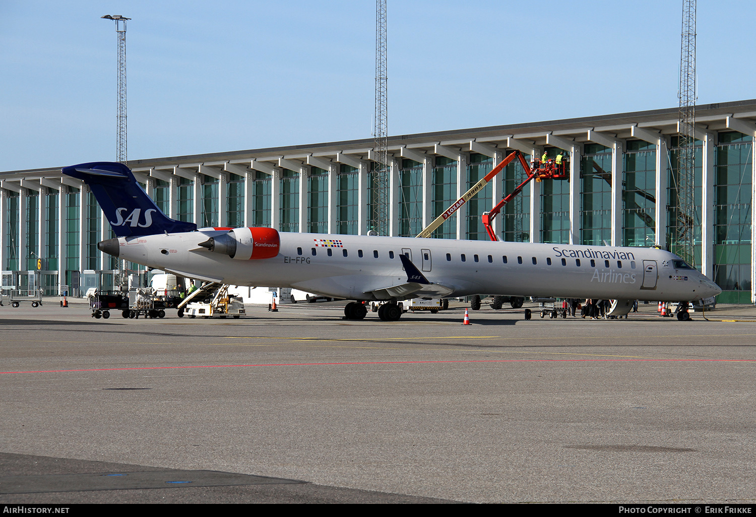 Aircraft Photo of EI-FPG | Bombardier CRJ-900 (CL-600-2D24) | Scandinavian Airlines - SAS | AirHistory.net #474800