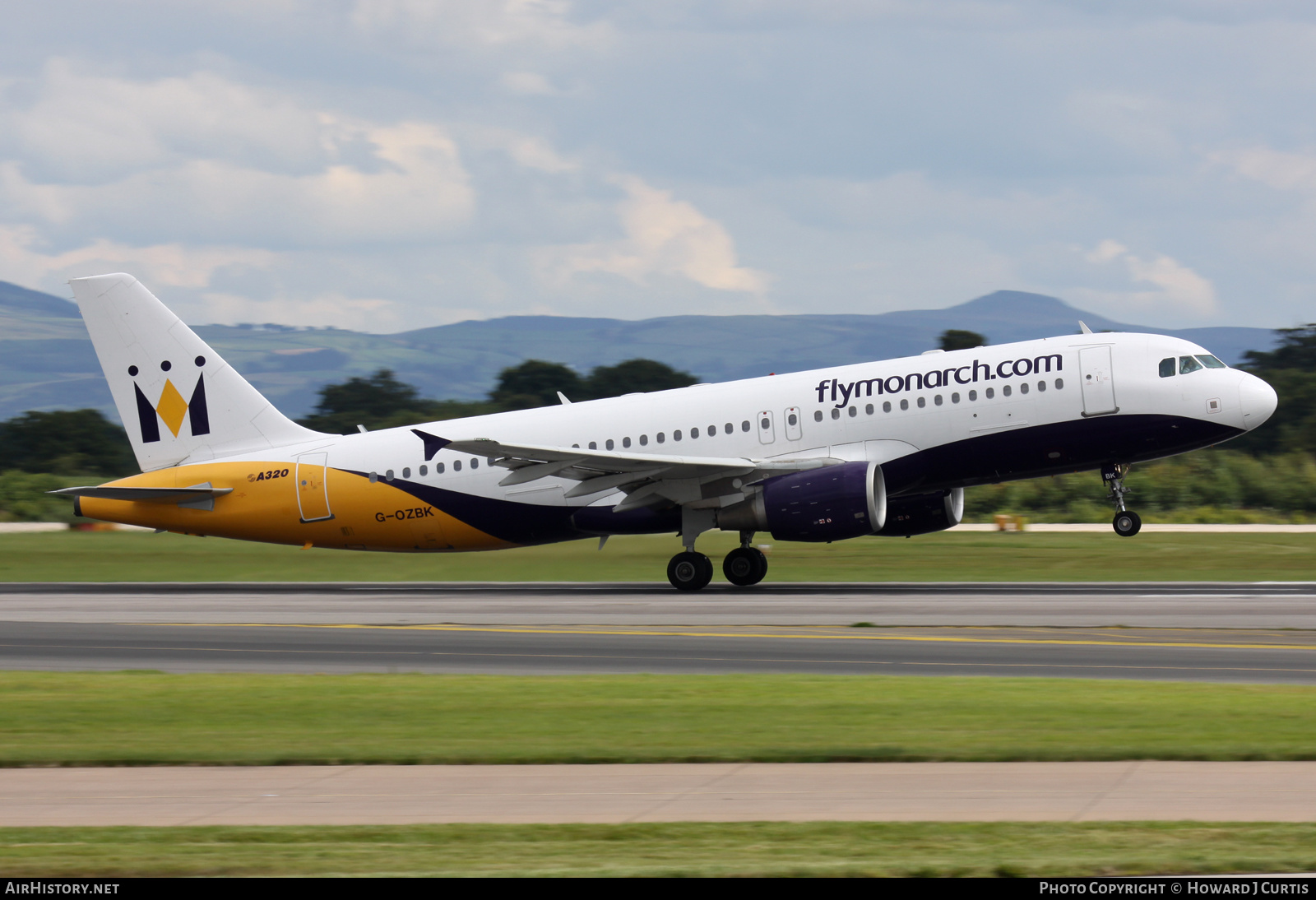 Aircraft Photo of G-OZBK | Airbus A320-214 | Monarch Airlines | AirHistory.net #475079