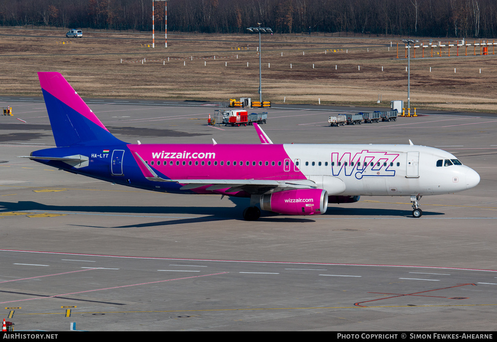 Aircraft Photo of HA-LYT | Airbus A320-232 | Wizz Air | AirHistory.net #475552