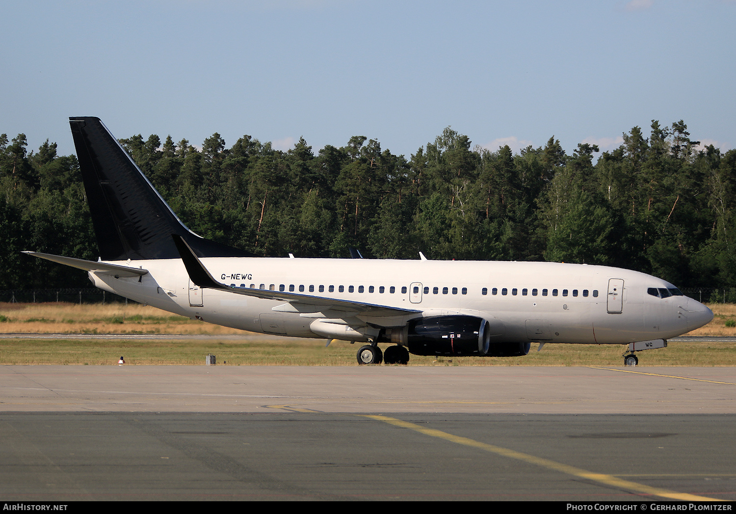 Aircraft Photo of G-NEWG | Boeing 737-76N | AirHistory.net #475769