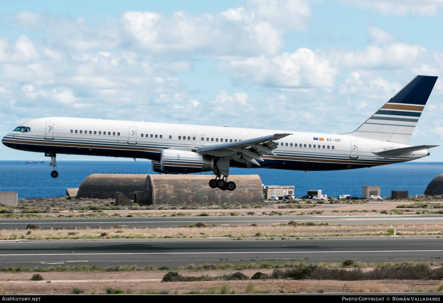 Aircraft Photo of EC-ISY | Boeing 757-256 | Privilege Style | AirHistory.net #475823
