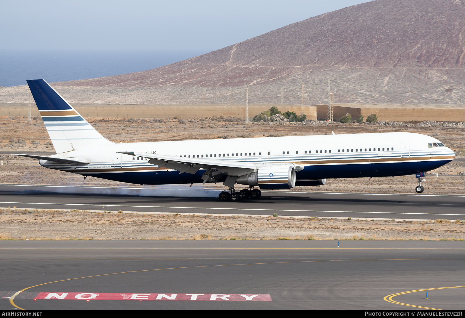 Aircraft Photo of EC-LZO | Boeing 767-35D/ER | Privilege Style | AirHistory.net #475835