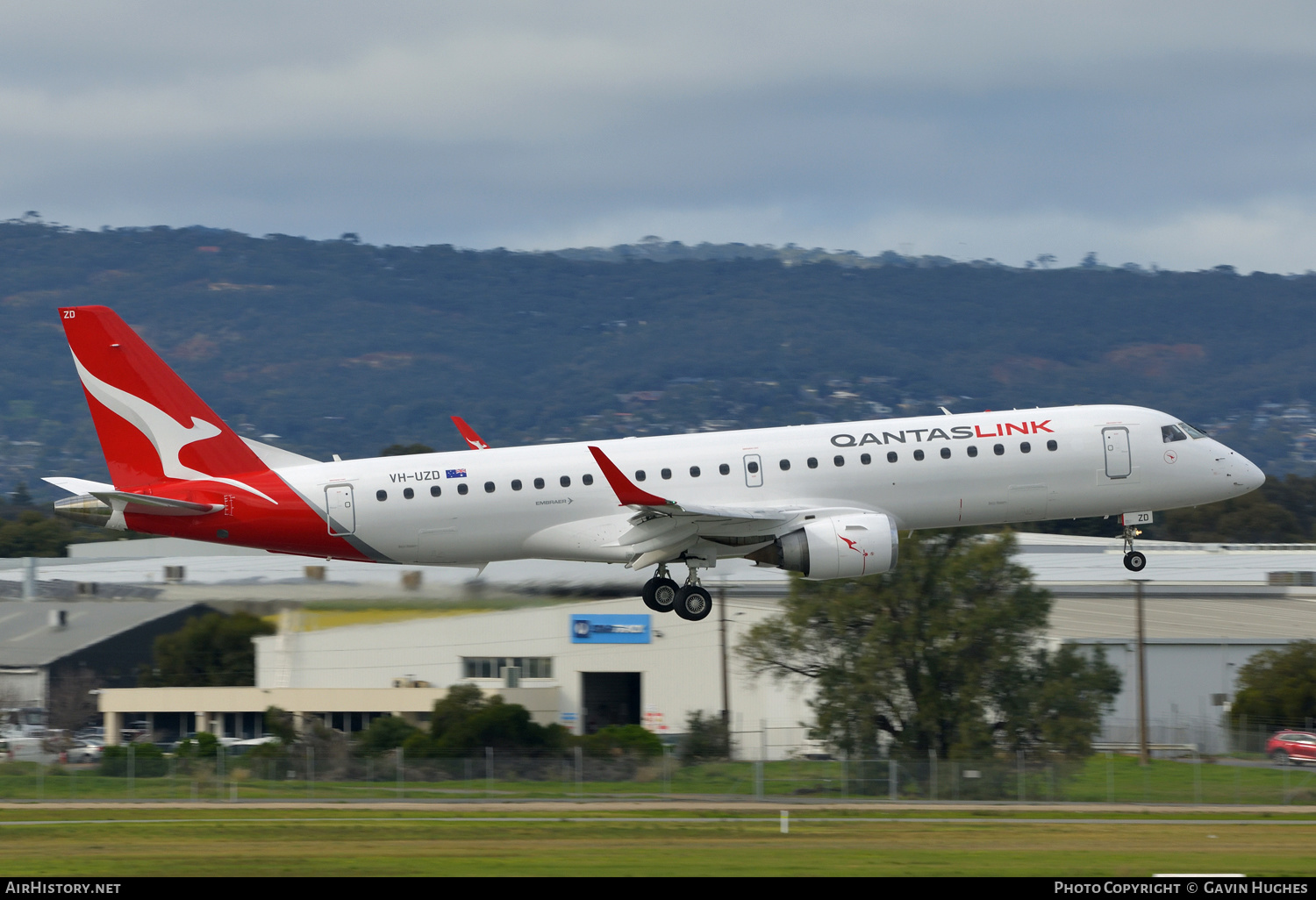 Aircraft Photo of VH-UZD | Embraer 190AR (ERJ-190-100IGW) | QantasLink | AirHistory.net #476201