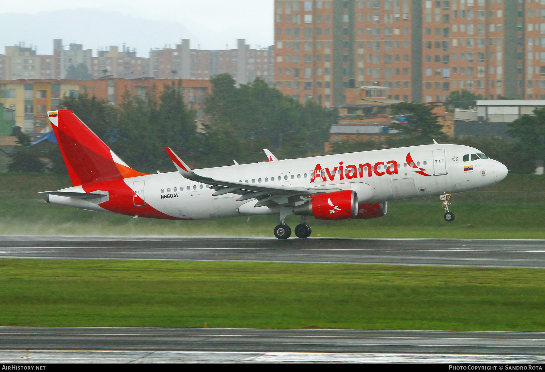 Aircraft Photo of N960AV | Airbus A320-214 | Avianca | AirHistory.net #476389