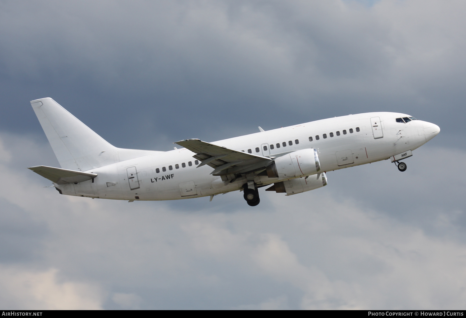 Aircraft Photo of LY-AWF | Boeing 737-522 | AirHistory.net #476402