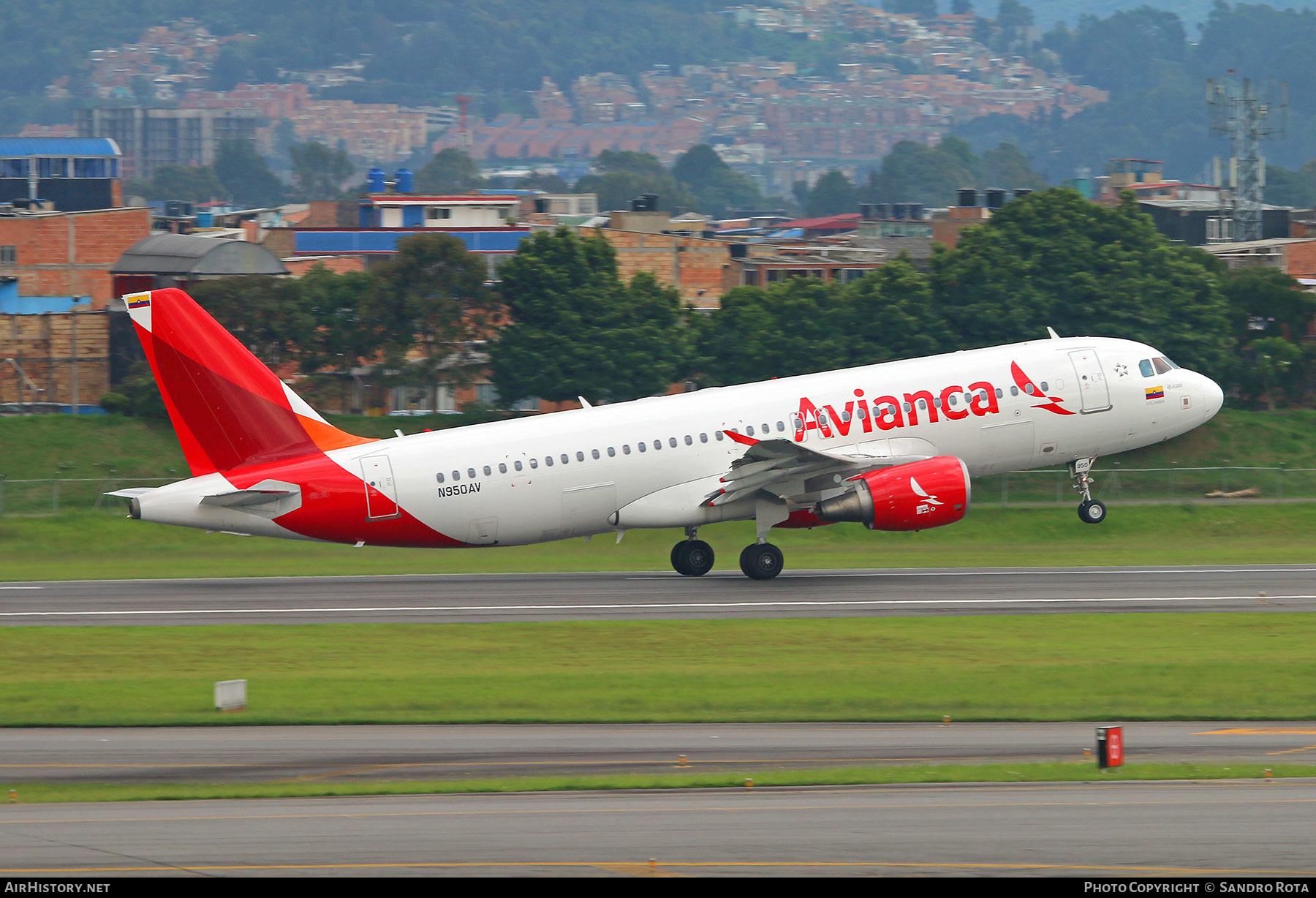 Aircraft Photo of N950AV | Airbus A320-214 | Avianca | AirHistory.net #476410