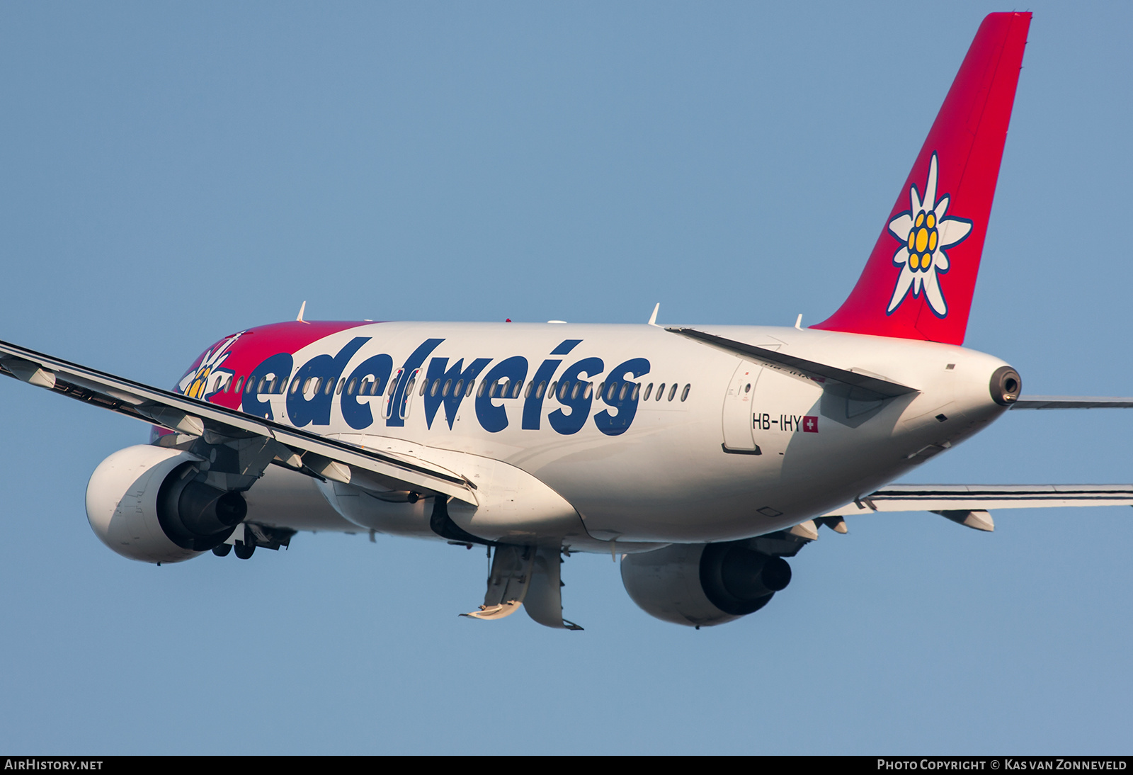 Aircraft Photo of HB-IHY | Airbus A320-214 | Edelweiss Air | AirHistory.net #476678