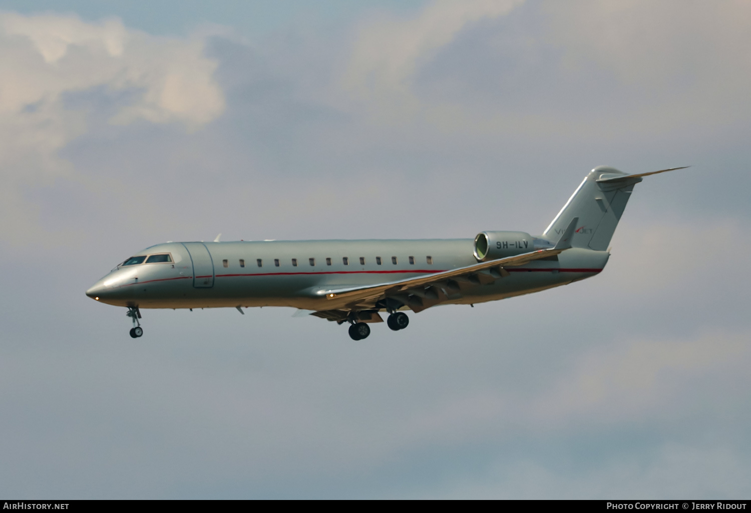 Aircraft Photo of 9H-ILV | Bombardier Challenger 850 (CRJ-200SE/CL-600-2B19) | VistaJet | AirHistory.net #476699