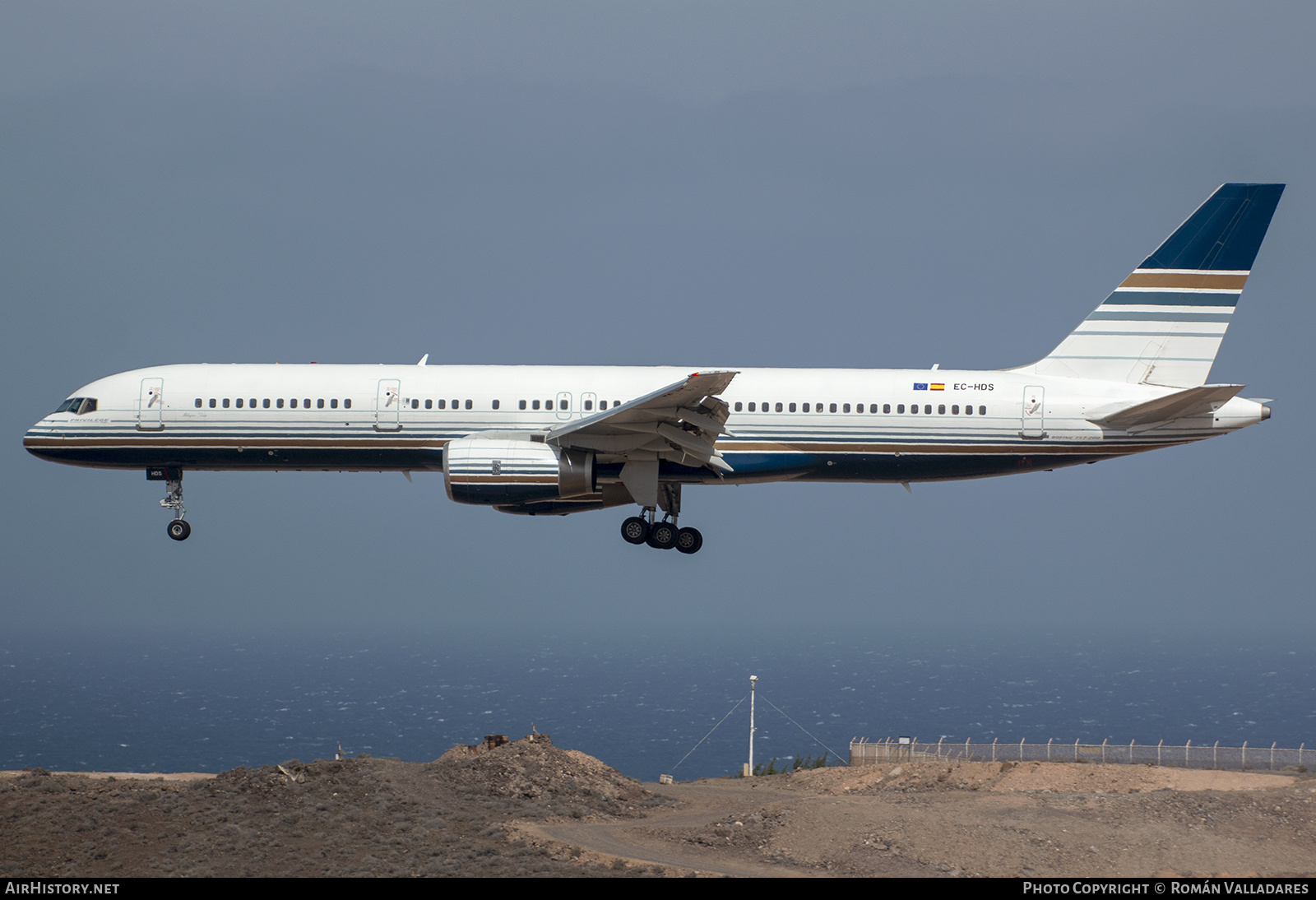 Aircraft Photo of EC-HDS | Boeing 757-256 | Privilege Style | AirHistory.net #476754