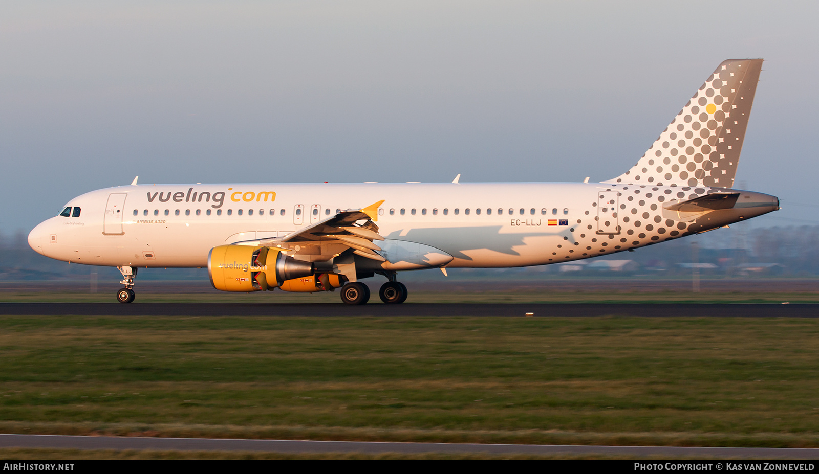 Aircraft Photo of EC-LLJ | Airbus A320-214 | Vueling Airlines | AirHistory.net #476875