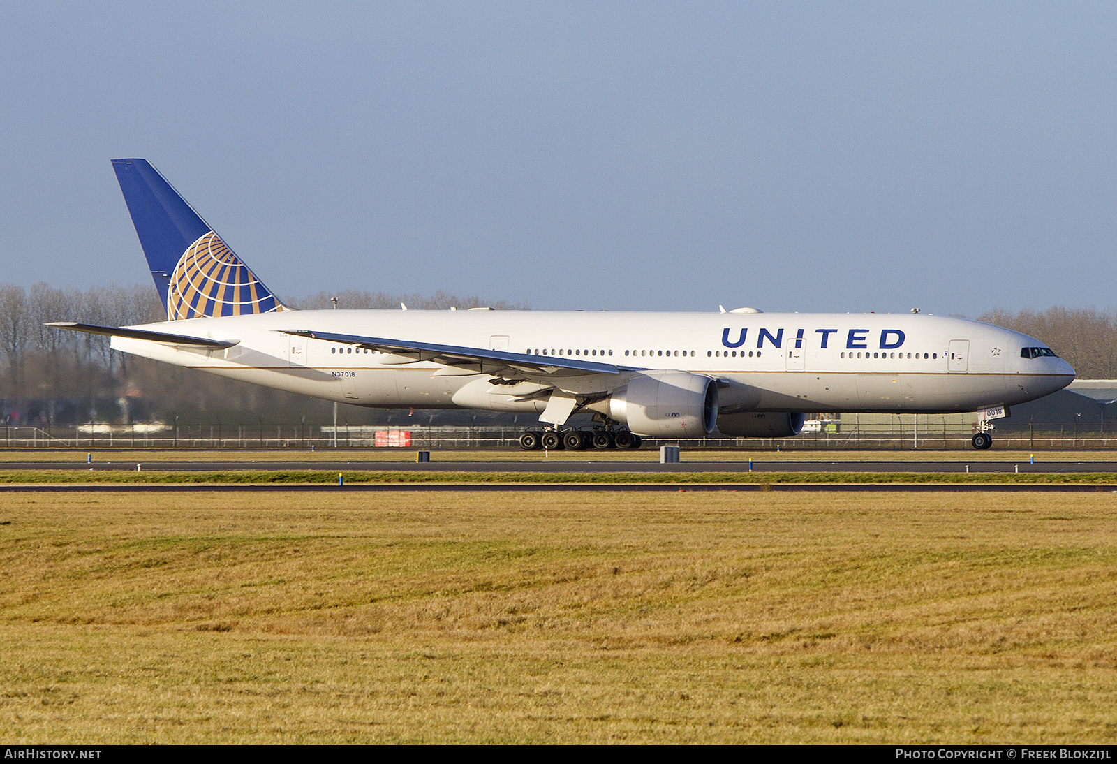 Aircraft Photo of N37018 | Boeing 777-224/ER | United Airlines | AirHistory.net #476982