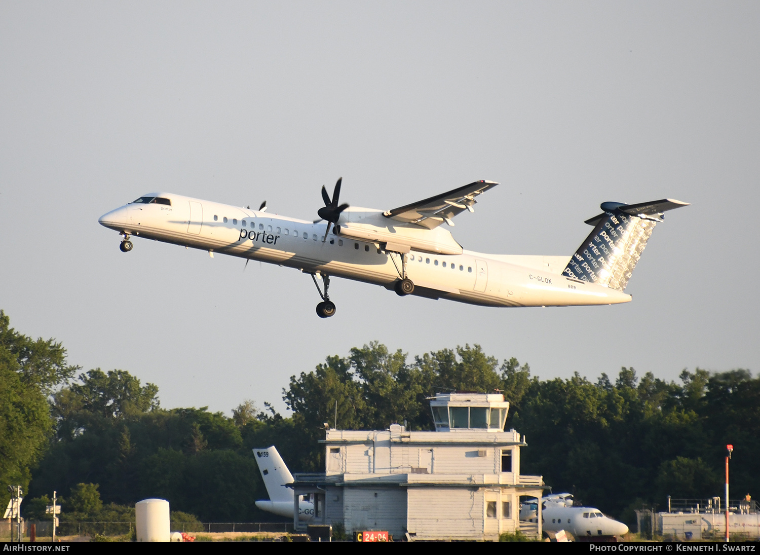Aircraft Photo of C-GLQK | Bombardier DHC-8-402 Dash 8 | Porter Airlines | AirHistory.net #477299