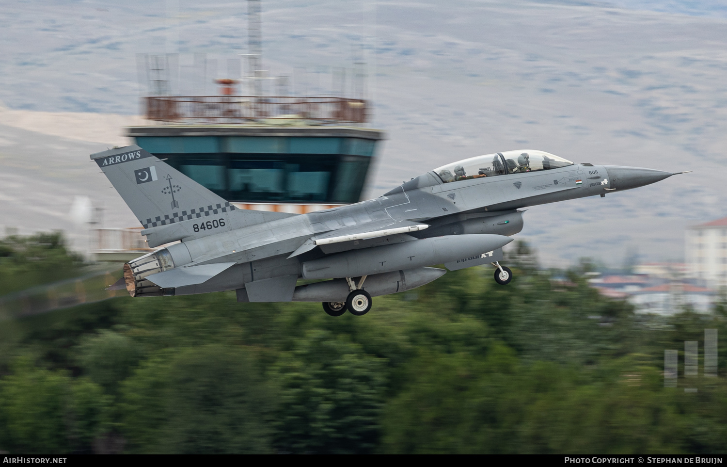 Aircraft Photo of 84606 | General Dynamics F-16B Fighting Falcon | Pakistan - Air Force | AirHistory.net #477912
