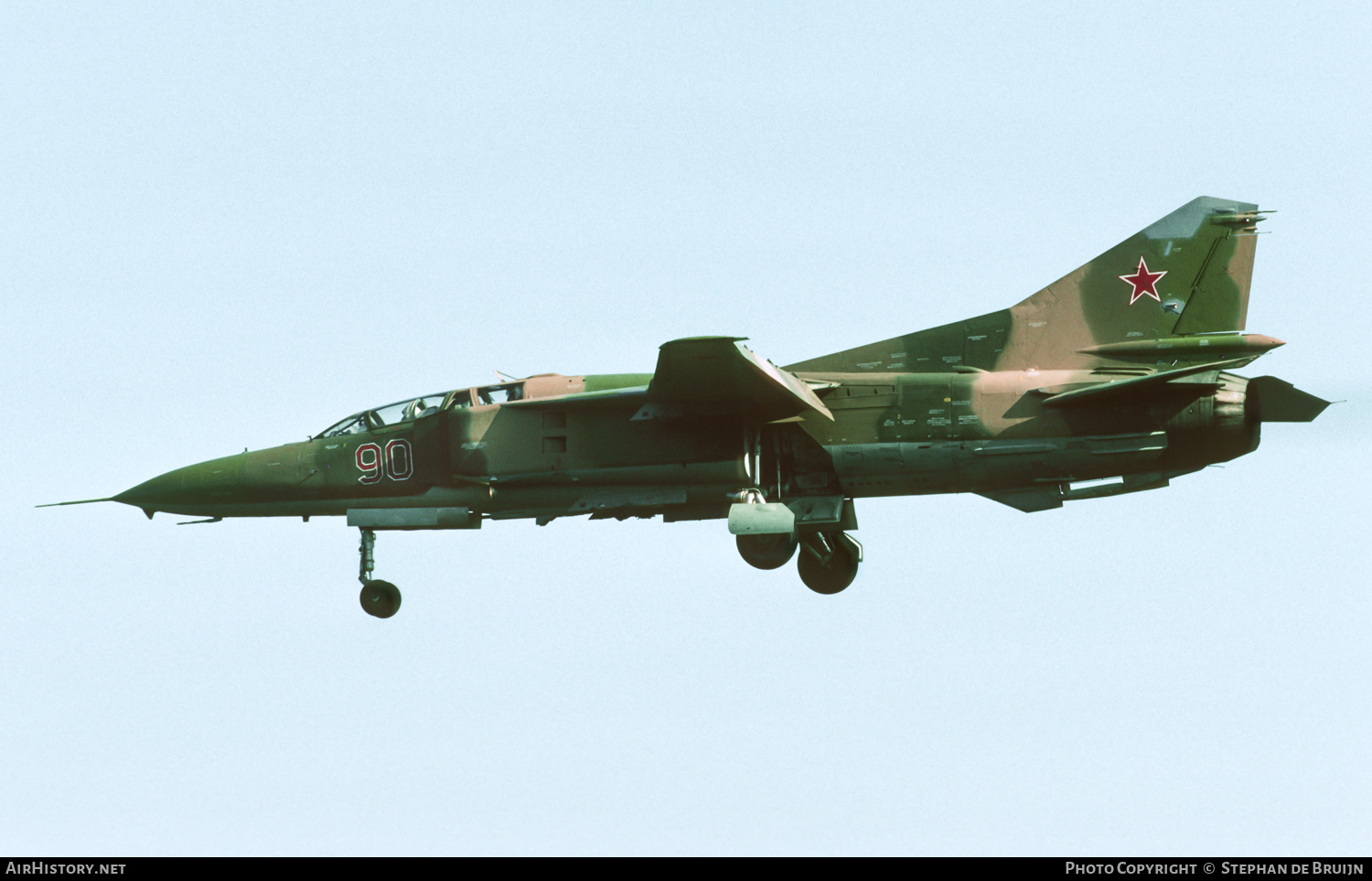 Aircraft Photo of 90 red | Mikoyan-Gurevich MiG-23UB | Soviet Union - Air Force | AirHistory.net #478000