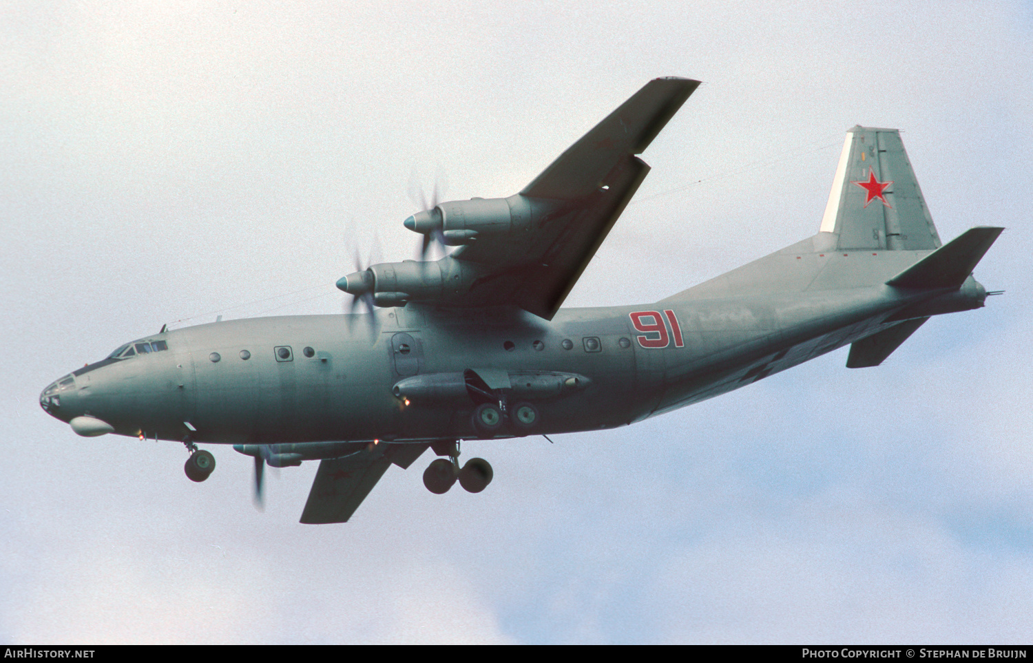 Aircraft Photo of 91 red | Antonov An-12B | Soviet Union - Air Force | AirHistory.net #478028