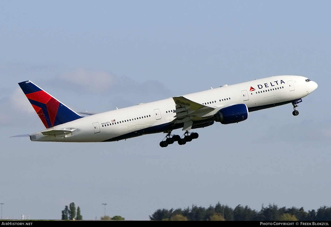 Aircraft Photo of N864DA | Boeing 777-232/ER | Delta Air Lines | AirHistory.net #478058
