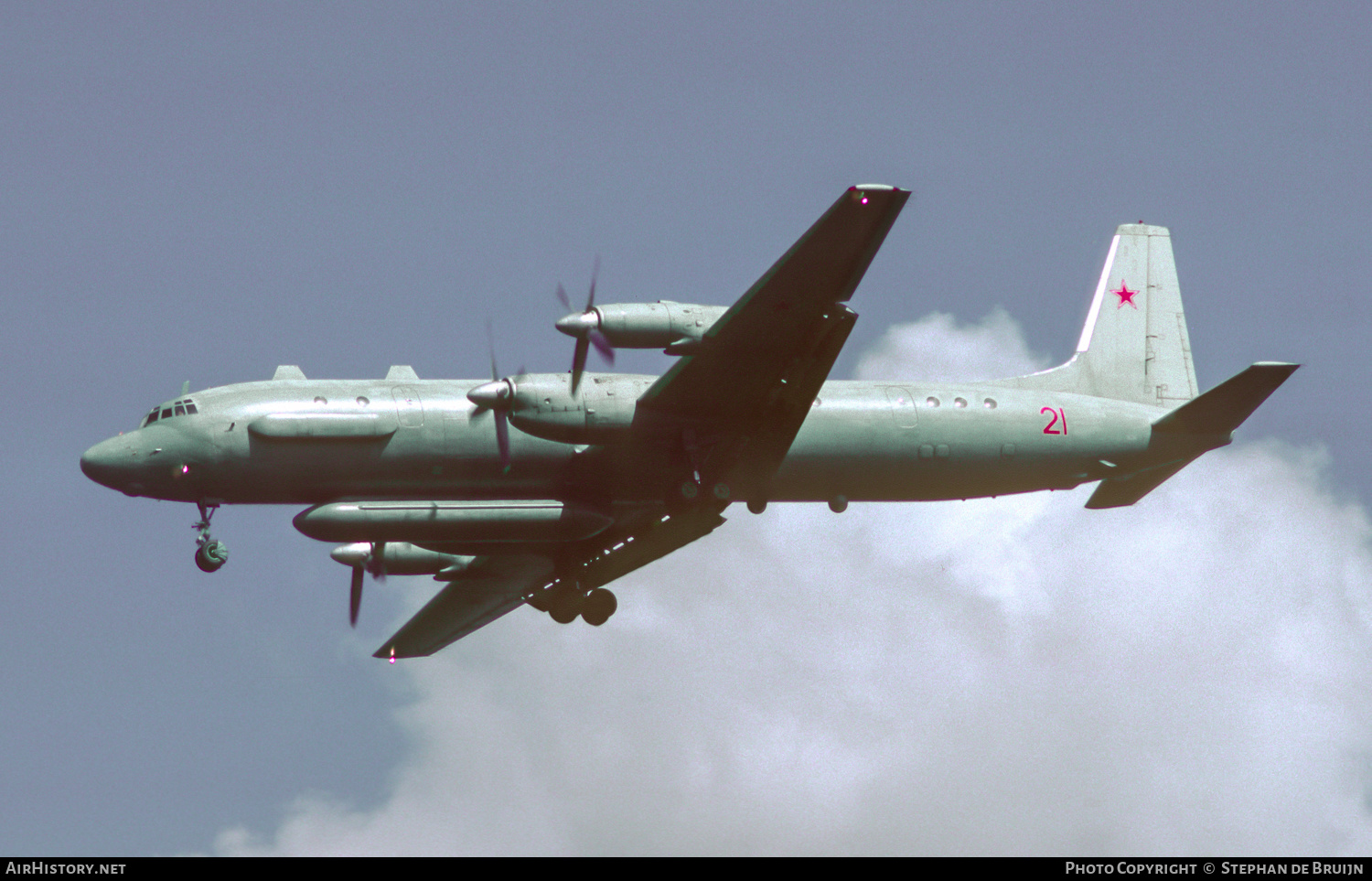 Aircraft Photo of 21 red | Ilyushin Il-20M | Soviet Union - Air Force | AirHistory.net #478337