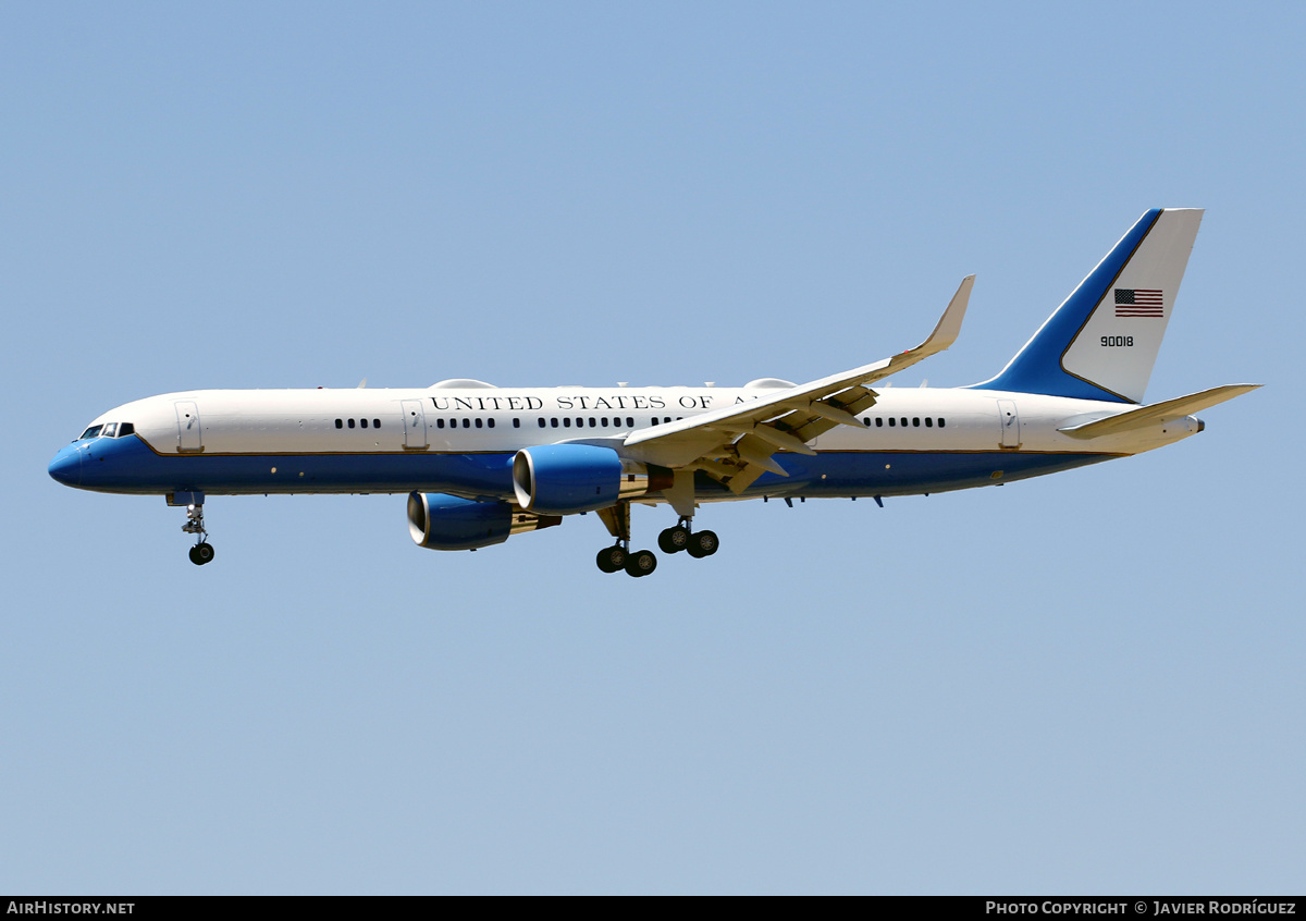 Aircraft Photo of 19-0018 / 90018 | Boeing C-32A (757-200) | USA - Air Force | AirHistory.net #478460