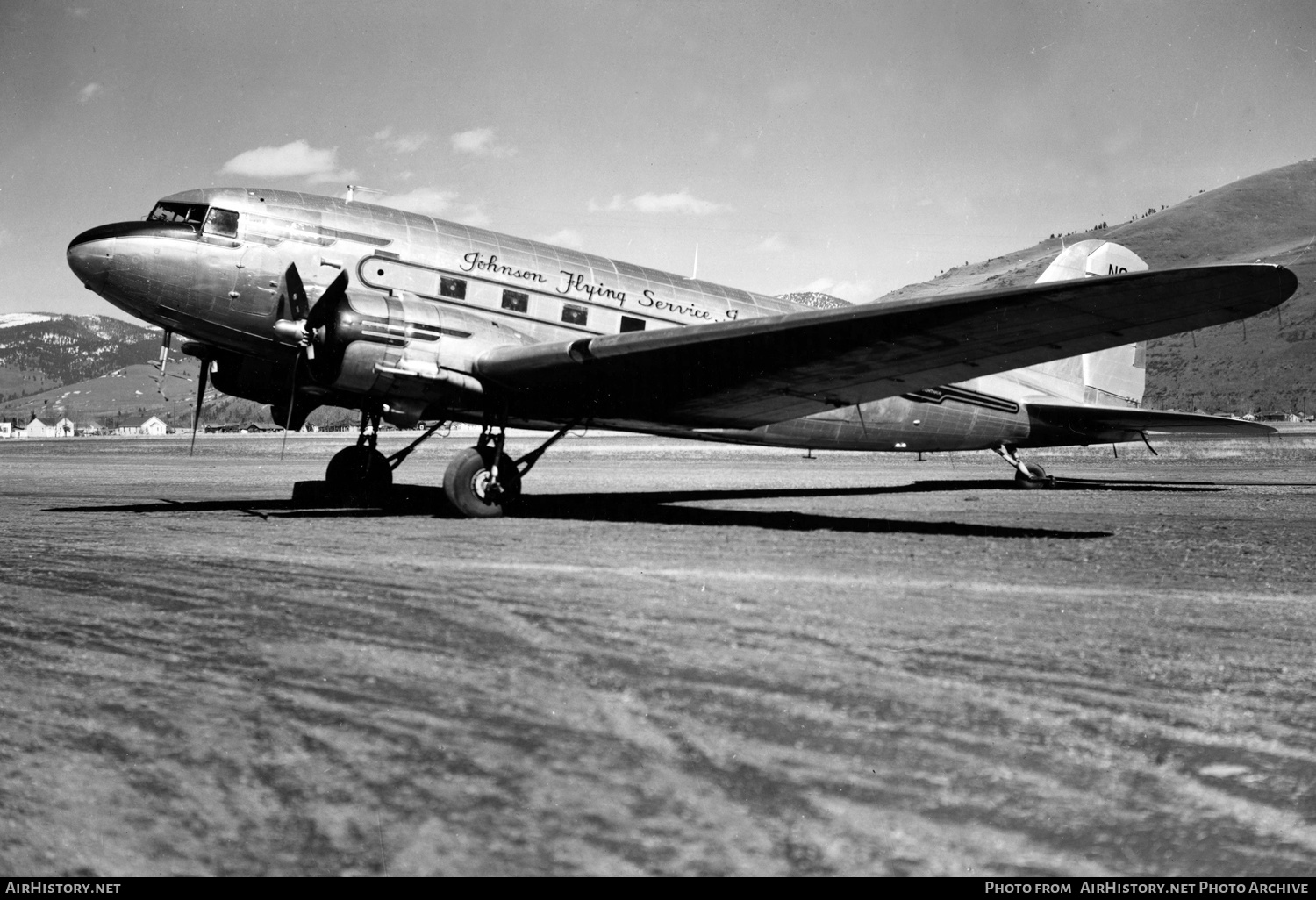 Aircraft Photo of NC24320 | Douglas C-47A Skytrain | Johnson Flying Service | AirHistory.net #479038