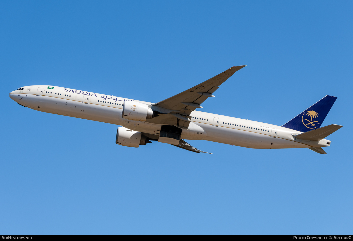 Aircraft Photo of HZ-AK39 | Boeing 777-300/ER | Saudia - Saudi Arabian Airlines | AirHistory.net #479282