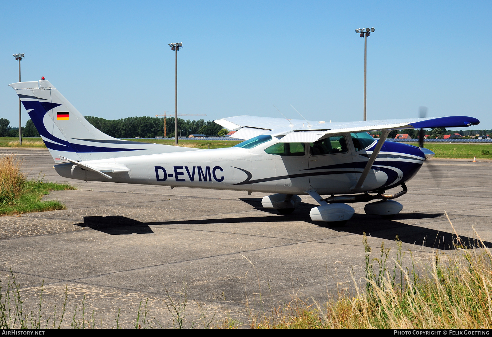 Aircraft Photo of D-EVMC | Cessna 182P Skylane | AirHistory.net #479416