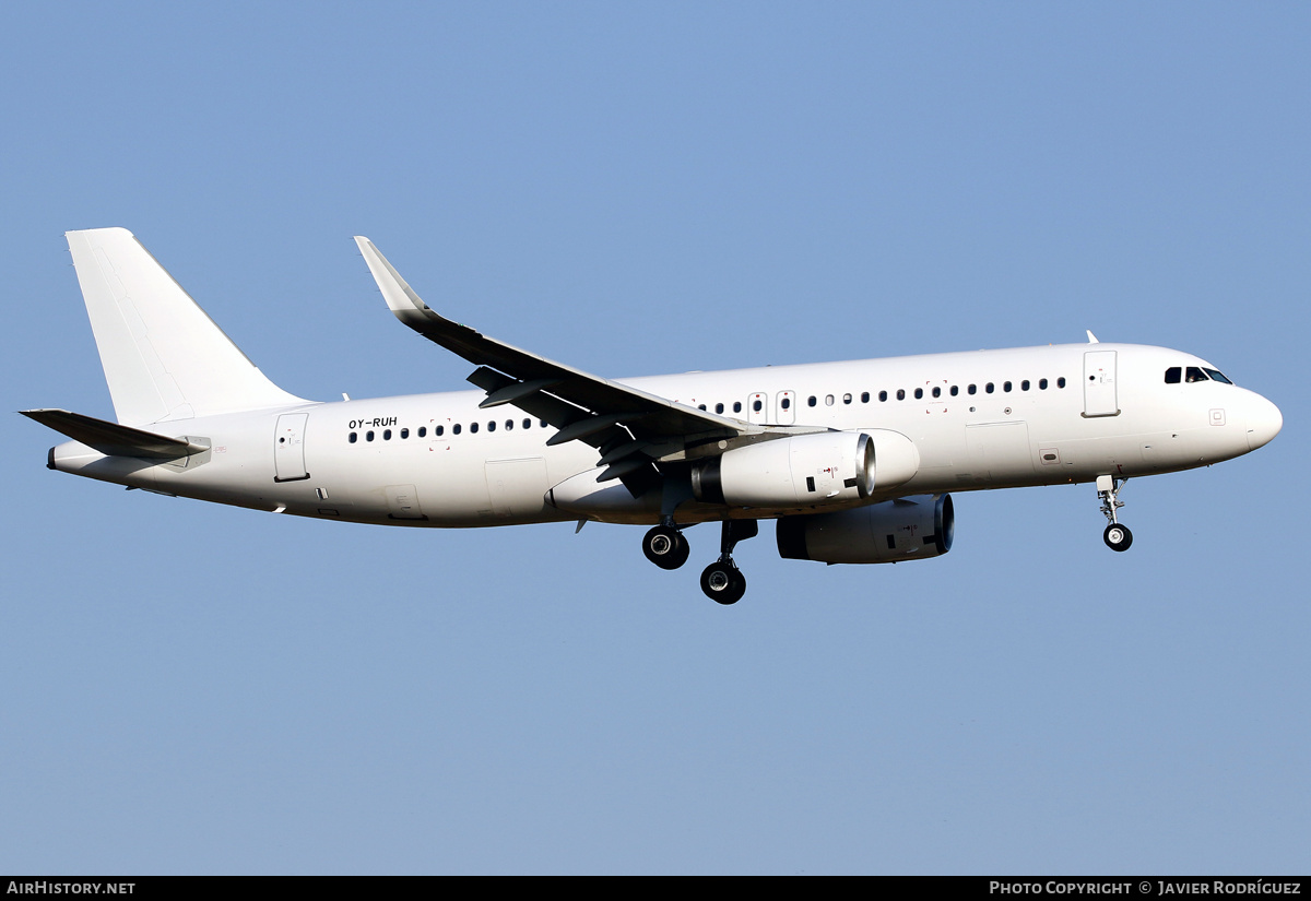 Aircraft Photo of OY-RUH | Airbus A320-232 | AirHistory.net #479444