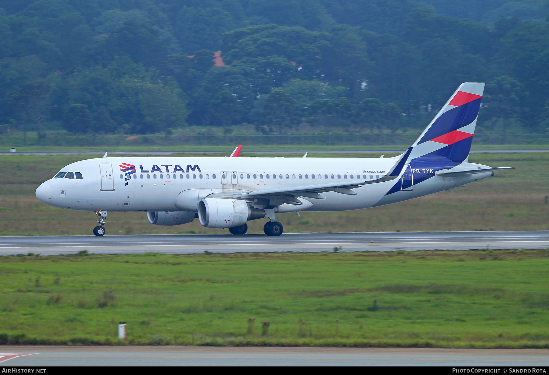 Aircraft Photo of PR-TYK | Airbus A320-214 | LATAM Airlines | AirHistory.net #479461