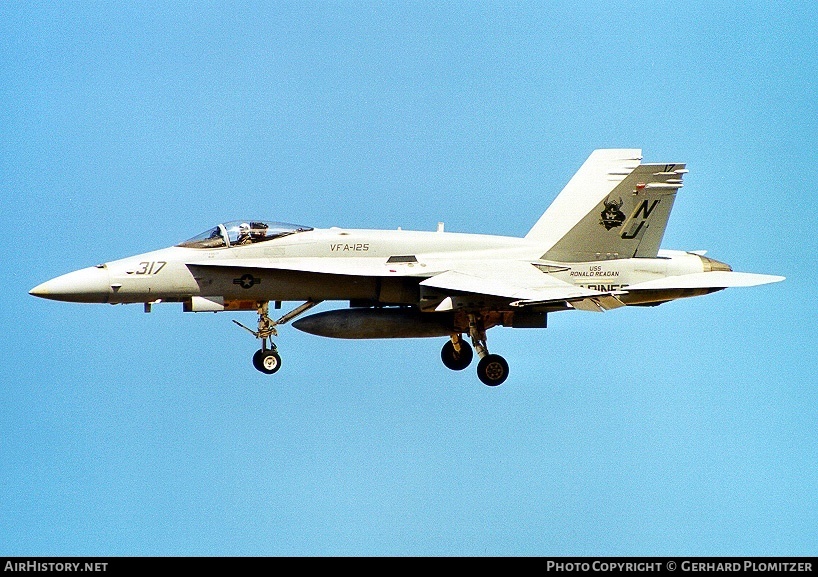 Aircraft Photo of 163992 | McDonnell Douglas F/A-18C Hornet | USA - Marines | AirHistory.net #479531