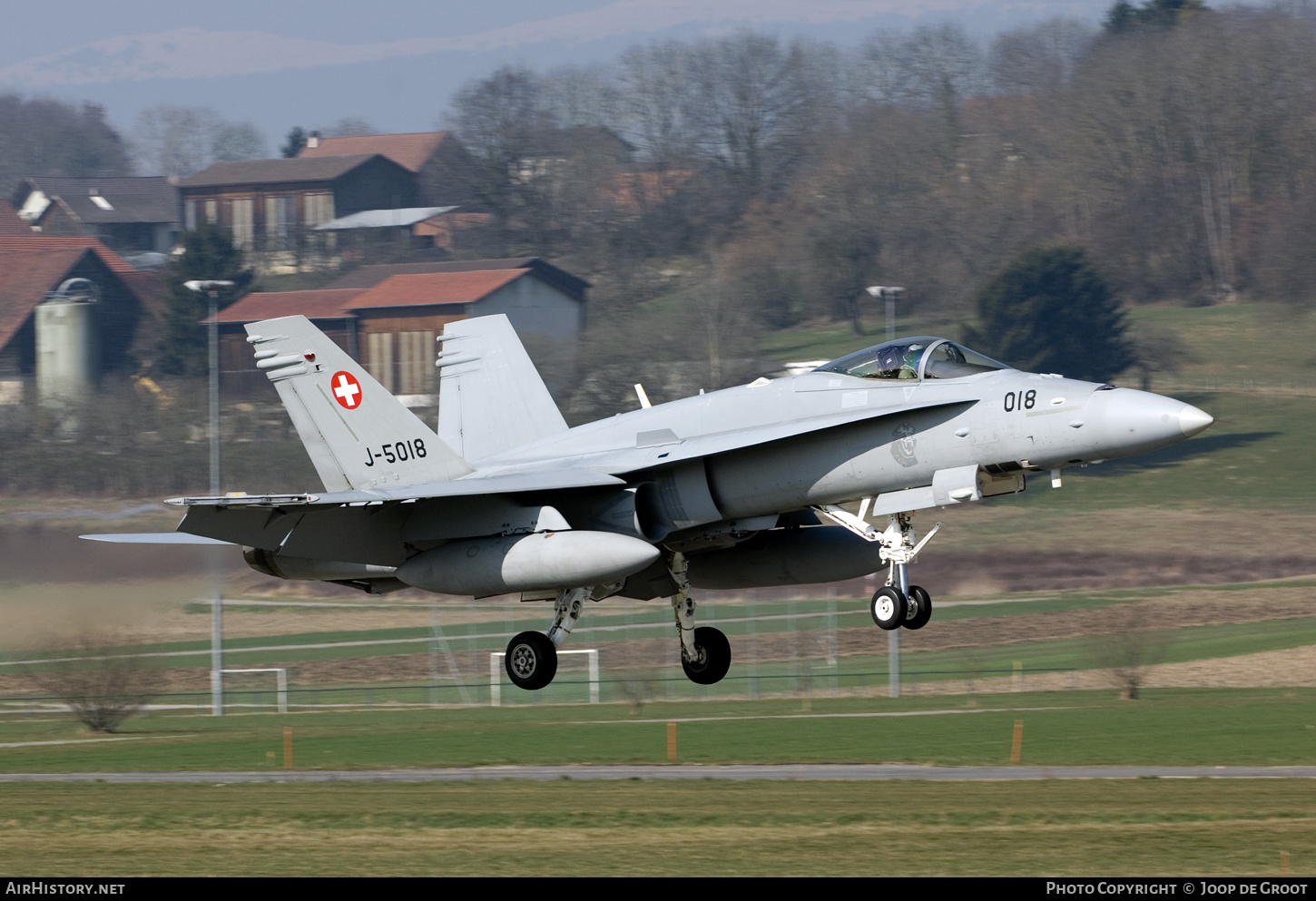 Aircraft Photo of J-5018 | McDonnell Douglas F/A-18C Hornet | Switzerland - Air Force | AirHistory.net #479589