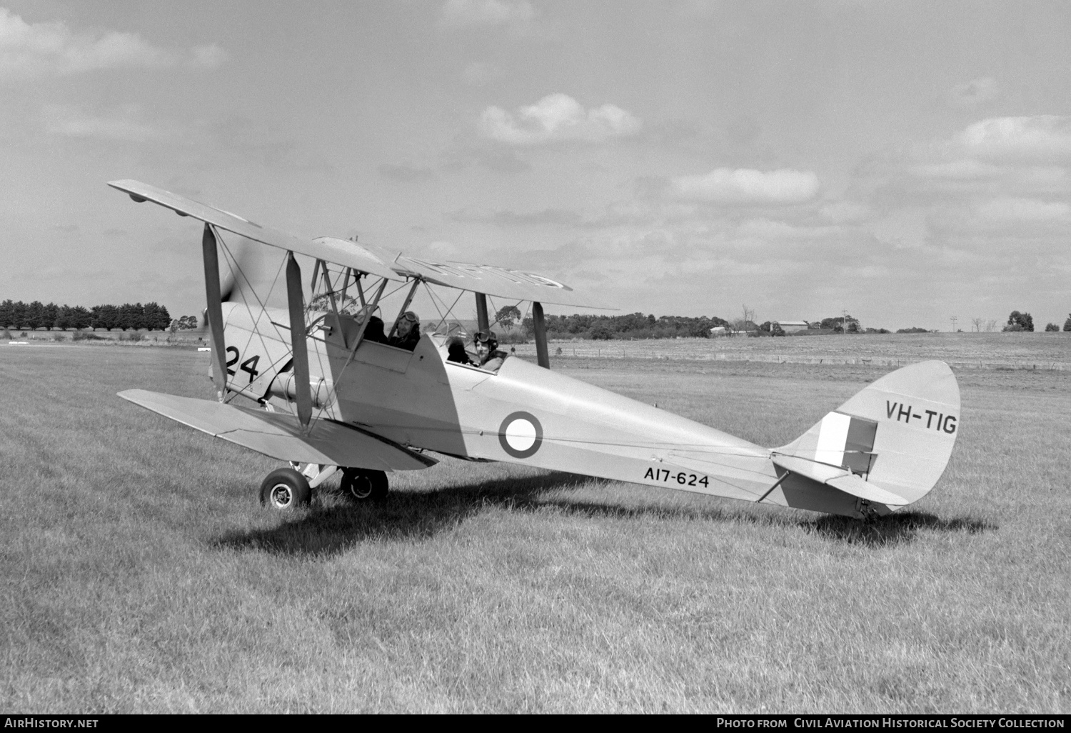 Aircraft Photo of VH-TIG / A17-624 | De Havilland D.H. 82A Tiger Moth | Australia - Air Force | AirHistory.net #479675
