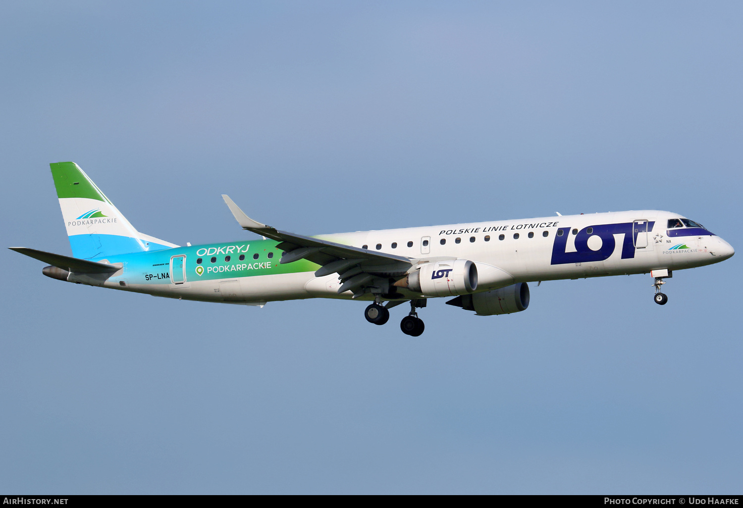 Aircraft Photo of SP-LNA | Embraer 195LR (ERJ-190-200LR) | LOT Polish Airlines - Polskie Linie Lotnicze | AirHistory.net #479709