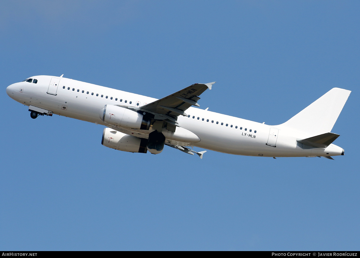 Aircraft Photo of LY-MLN | Airbus A320-232 | AirHistory.net #479757