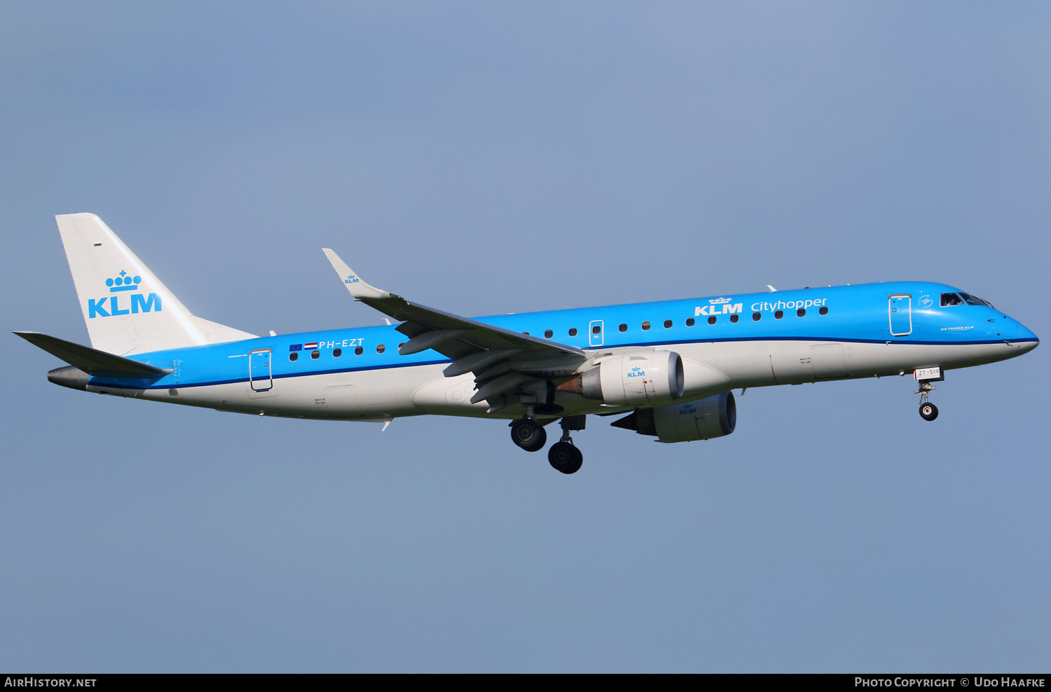 Aircraft Photo of PH-EZT | Embraer 190STD (ERJ-190-100STD) | KLM Cityhopper | AirHistory.net #479795