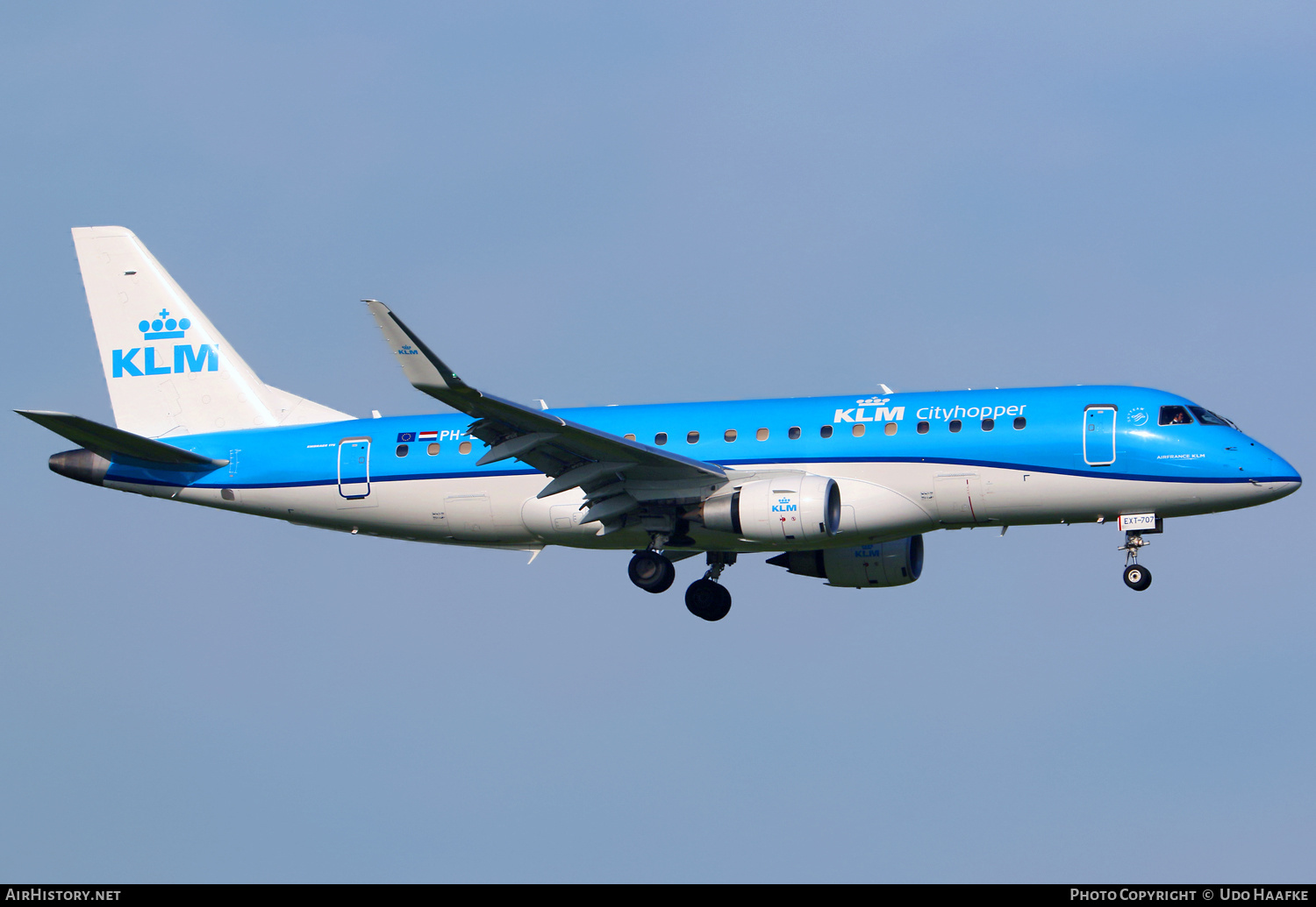 Aircraft Photo of PH-EXT | Embraer 175STD (ERJ-170-200STD) | KLM Cityhopper | AirHistory.net #480305