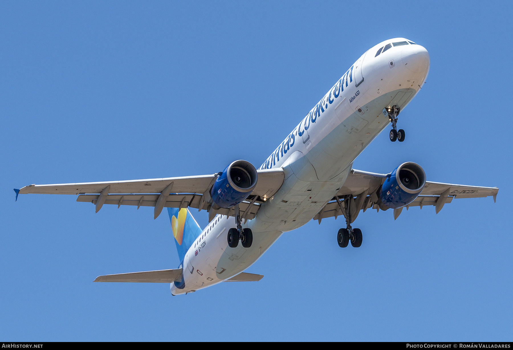 Aircraft Photo of G-TCDV | Airbus A321-211 | Thomas Cook Airlines | AirHistory.net #480361