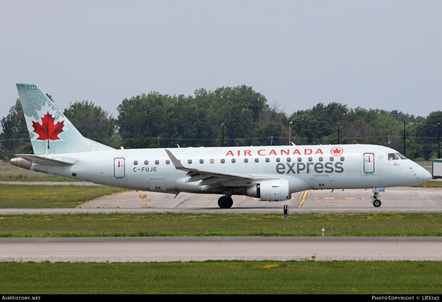 Aircraft Photo of C-FUJE | Embraer 175LR (ERJ-170-200LR) | Air Canada Express | AirHistory.net #480400