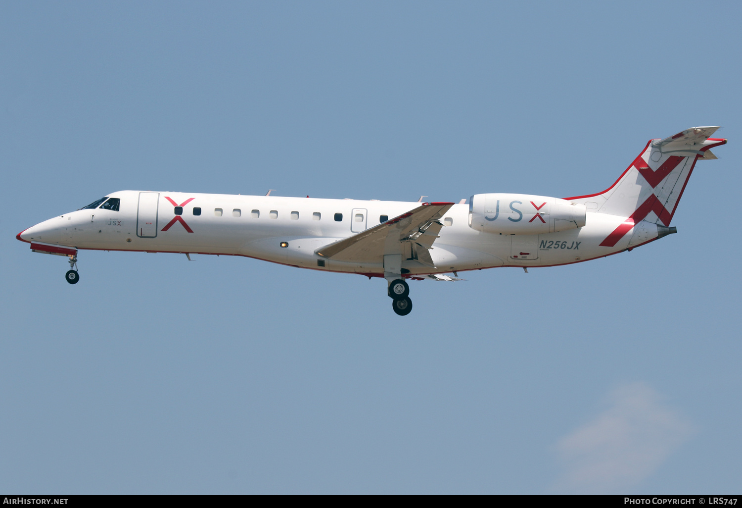 Aircraft Photo of N256JX | Embraer ERJ-135LR (EMB-135LR) | JetSuiteX - JSX | AirHistory.net #480459