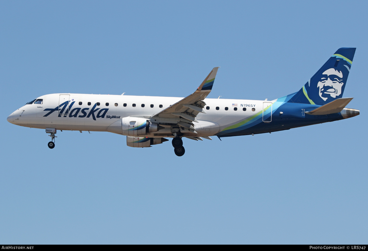 Aircraft Photo of N196SY | Embraer 175LR (ERJ-170-200LR) | Alaska Airlines | AirHistory.net #480600