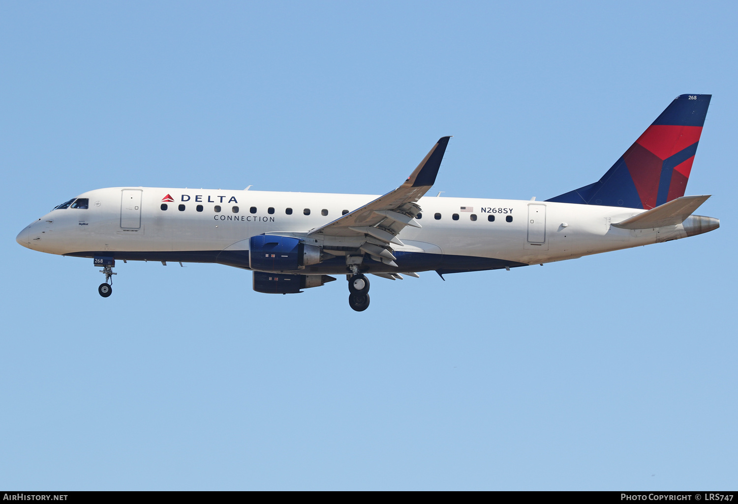 Aircraft Photo of N268SY | Embraer 175LR (ERJ-170-200LR) | Delta Connection | AirHistory.net #480616