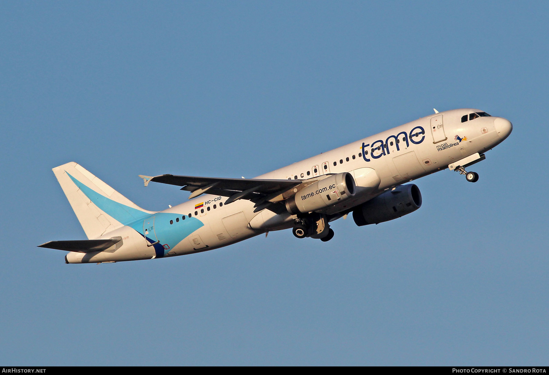 Aircraft Photo of HC-CID | Airbus A320-232 | AirHistory.net #480694