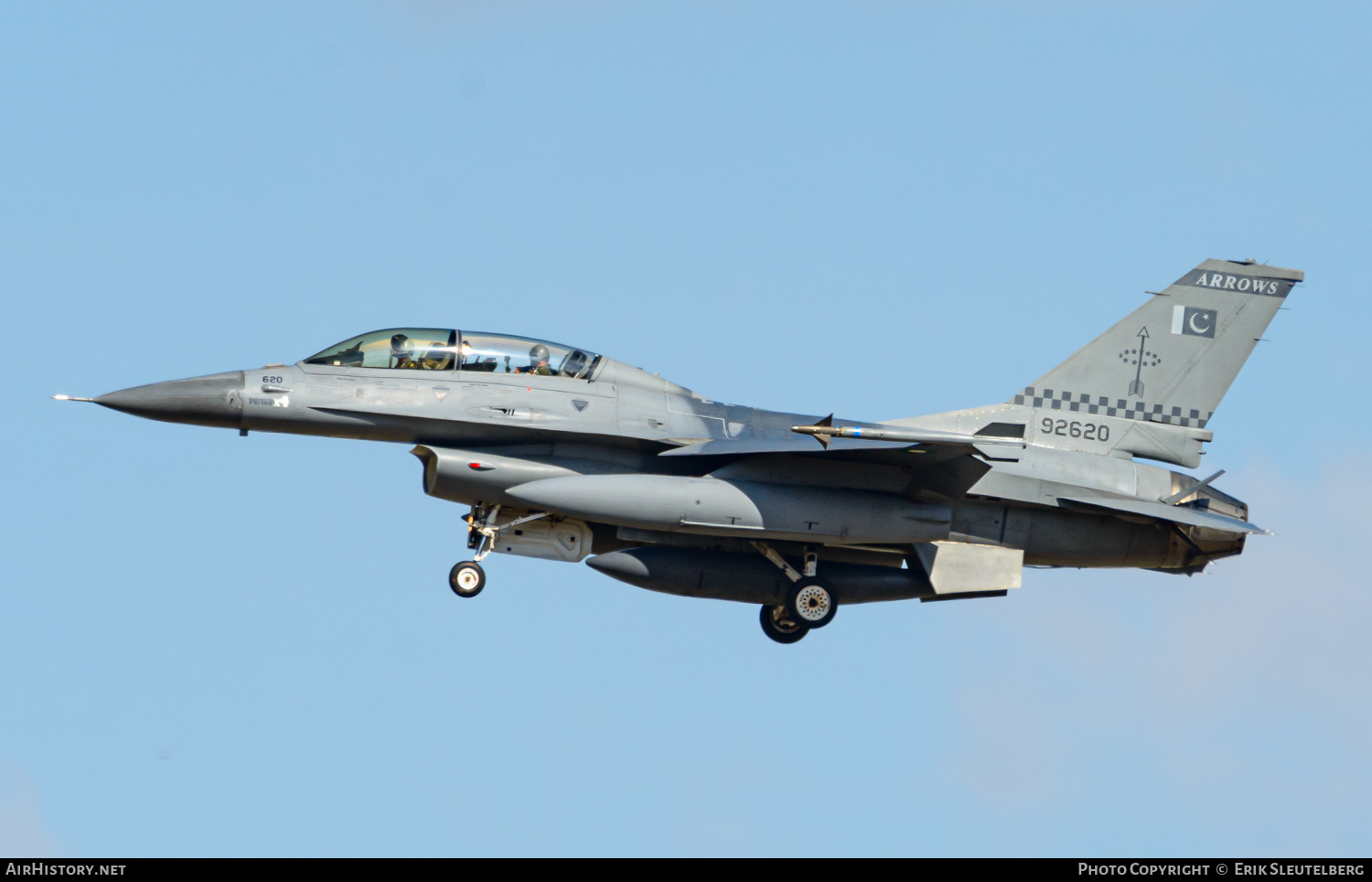 Aircraft Photo of 92620 | General Dynamics F-16B Fighting Falcon | Pakistan - Air Force | AirHistory.net #480719