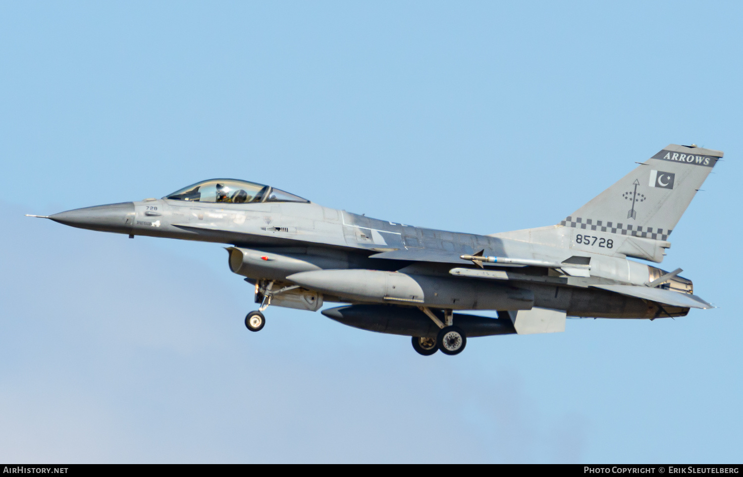 Aircraft Photo of 85728 | General Dynamics F-16A Fighting Falcon | Pakistan - Air Force | AirHistory.net #480744