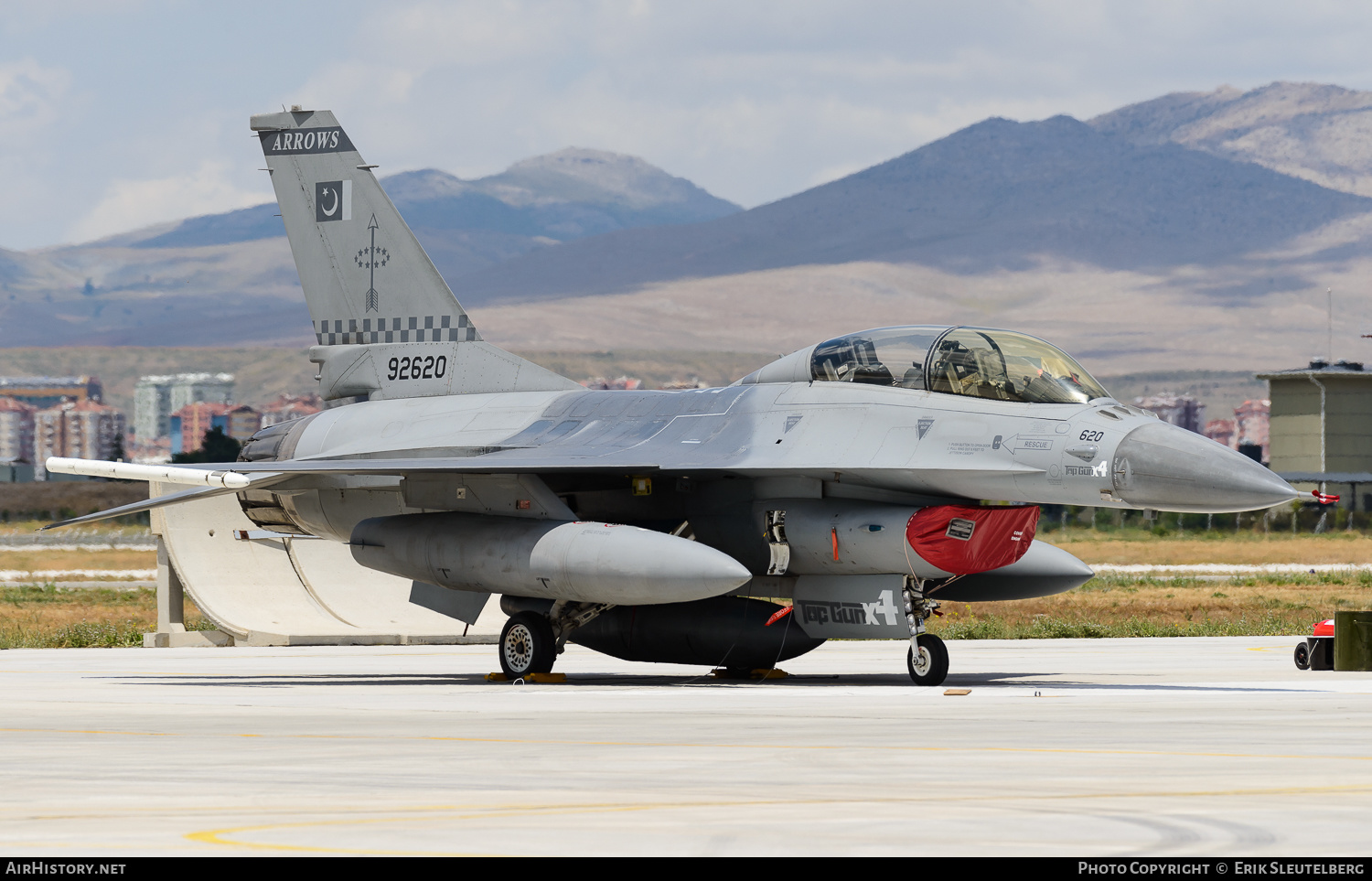Aircraft Photo of 92620 | General Dynamics F-16B Fighting Falcon | Pakistan - Air Force | AirHistory.net #480822