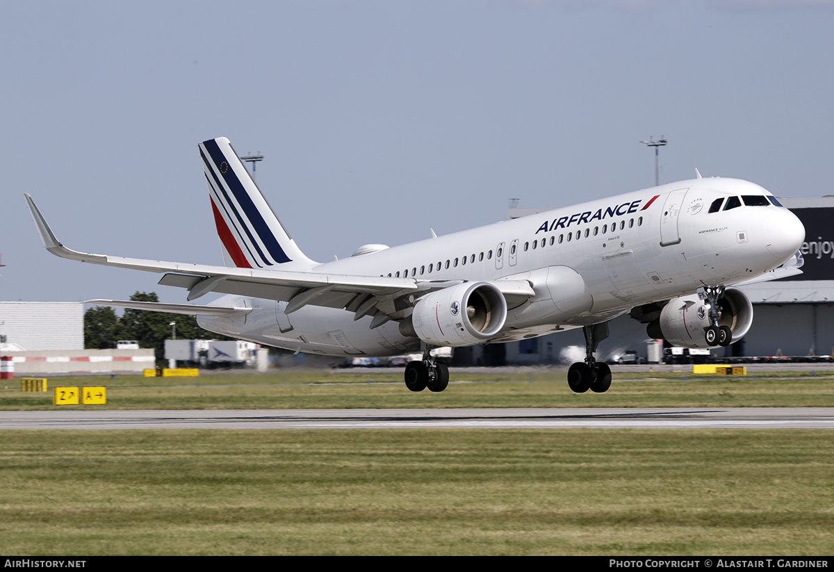 Aircraft Photo of F-HEPK | Airbus A320-214 | Air France | AirHistory.net #480828