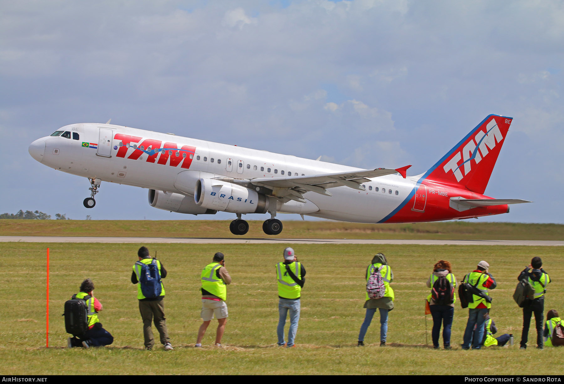 Aircraft Photo of PR-MBE | Airbus A320-232 | TAM Linhas Aéreas | AirHistory.net #480963